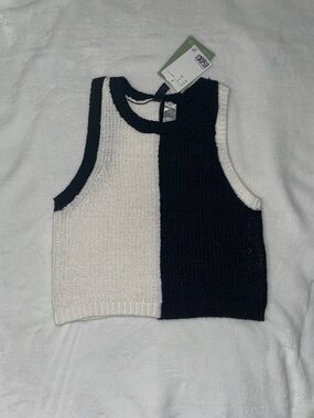 Divided H&M Colorblock Knit Crop Top in Black and White